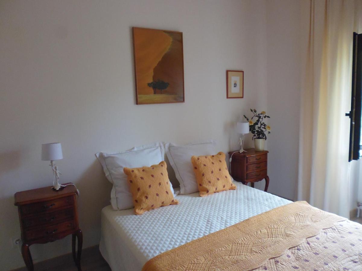 La Fleur De Lys Bed & Breakfast Roussayrolles Dış mekan fotoğraf